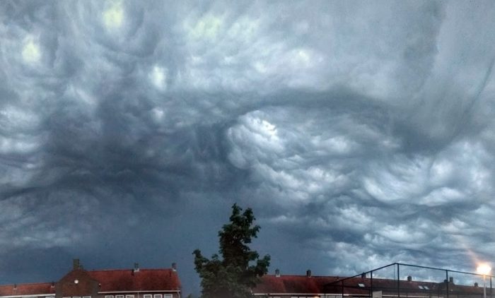 barre lucht boven huis